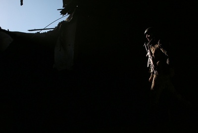 砲撃で兵士2人、民間人1人死亡 ウクライナ東部