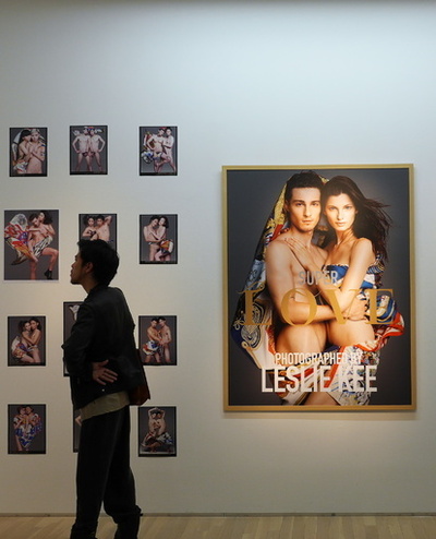 【連載：谷川じゅんじのアタマの中】レスリー・キー写真集＆写真展『SUPER LOVE』、未来に向けた愛に関するメッセージ