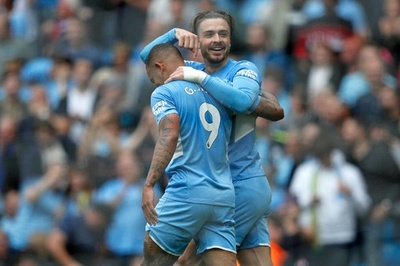 グリーリッシュ初得点のシティが5発快勝、リバプールは連勝発進