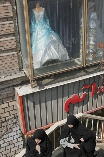 「9月までに結婚しなければ解雇」、イラン企業が従業員に通告