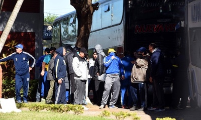 武装したボカのファンがパラグアイで暴行や略奪、237人が逮捕される