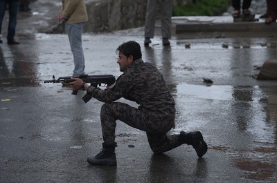 アフガン首都のタリバン自爆攻撃、死者30人に