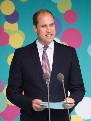 ウィリアム英王子、ゲイ雑誌の表紙に いじめ被害者にメッセージ