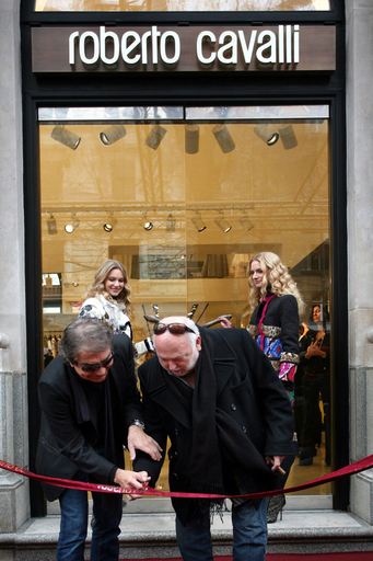 ブダペストで「ロベルト・カバリ」ブティックのオープニング・セレモニー