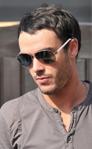 英リアリティー番組スターと死別した夫、暴行容疑で逮捕