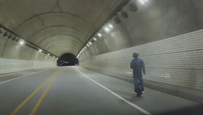 韓国のトンネル、走る電動一輪車、たばこ・携帯・信号違反…危険極まりない