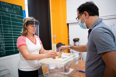 仏統一地方選で決選投票、環境政党が躍進 与党敗北