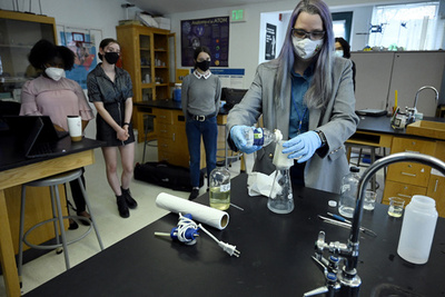 水道水から安価に鉛除去 米高校生チームがフィルター開発