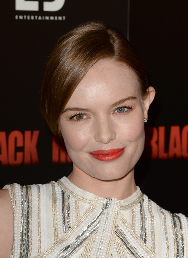 ケイト・ボスワース、「ミュウミュウ」のドレスを着用