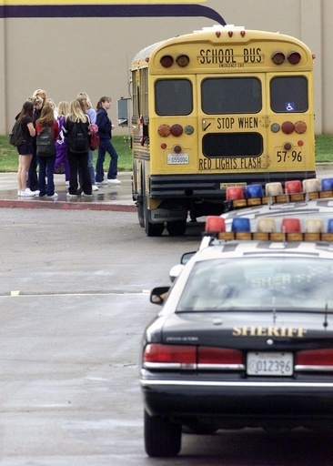 暴行画像流出で自殺、少女の遺族が少年ら3人提訴 米国