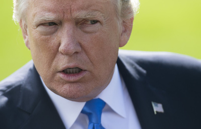 トランプ氏、民主党やクリントン氏を批判 報告書への資金提供めぐり 