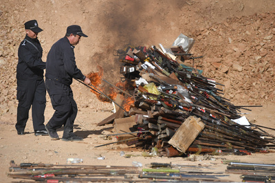 中国153都市で違法な銃や爆発物を一斉廃棄 集中取り締まりで犯罪抑止