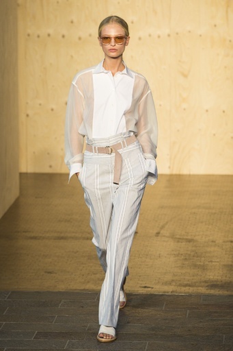 オーバーサイズの服にフェミニンさをプラス、「ポール・スミス」15年春夏