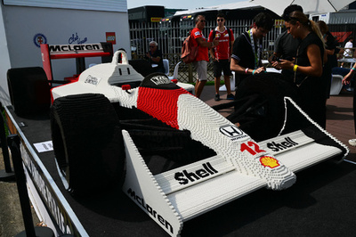 セナ氏のレゴ製マシン、イタリアGPで展示