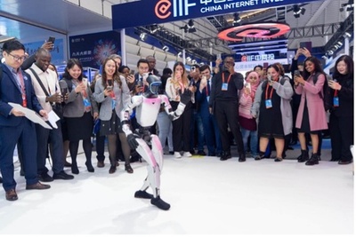 情報革命の発展における歴史的主導権を共同で把握・中国