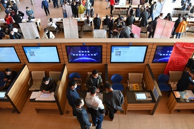 コロナ禍の中国で「史上最も就職が困難な年」 1000万人の大卒者が人生の選択