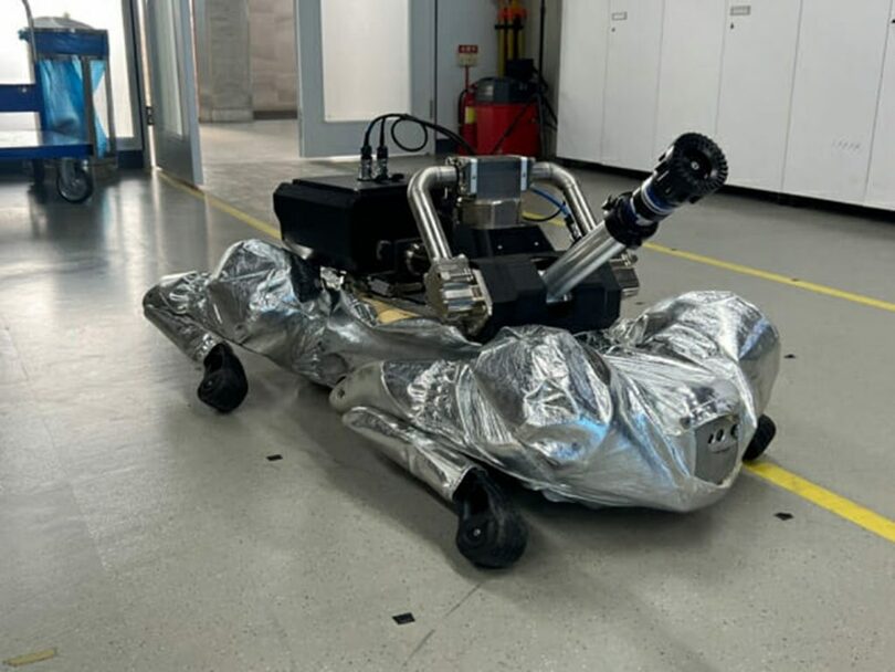 消防庁と共同で開発を進める消防ロボット(c)KOREA WAVE