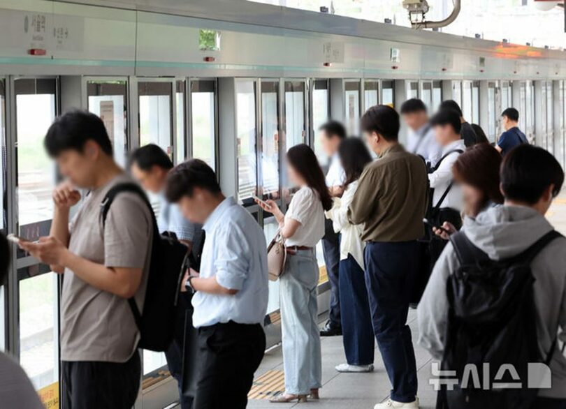 ソウル駅の京義線電鉄ホーム(c)NEWSIS