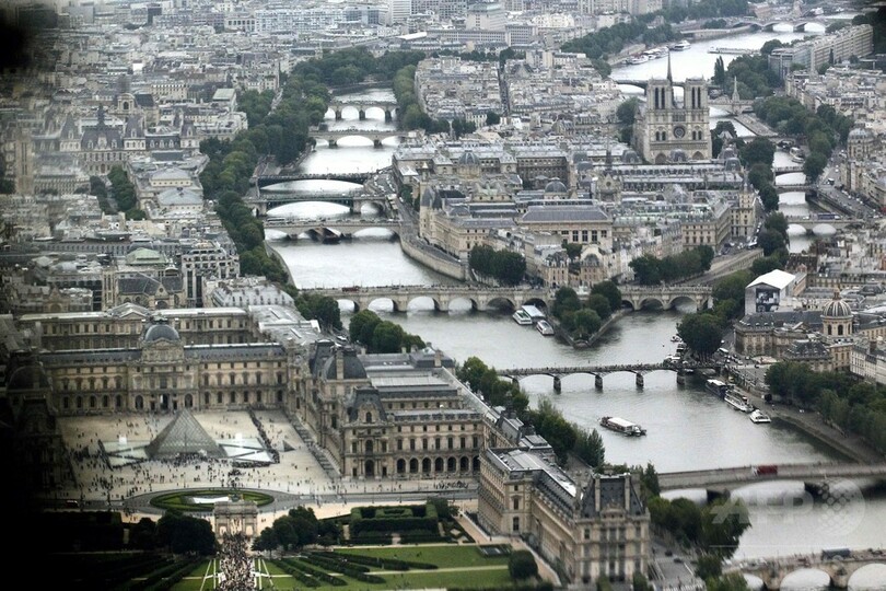 仏ルーブル美術館、セーヌ川氾濫で休館へ 収蔵品を避難
