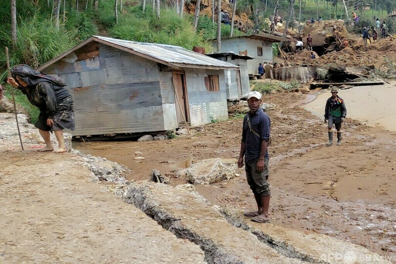 パプア地滑り、生き埋め2000人以上 報告