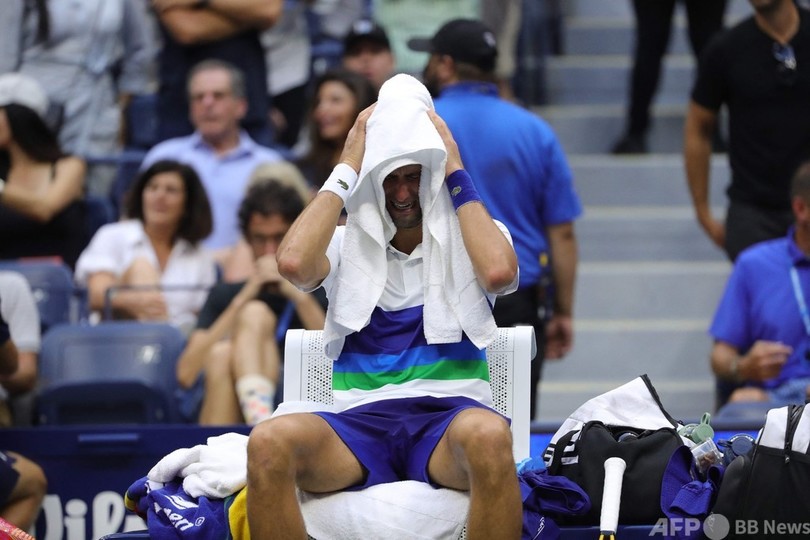 涙のジョコビッチ、年間GS逃すも「ホッとした」 声援にも感謝