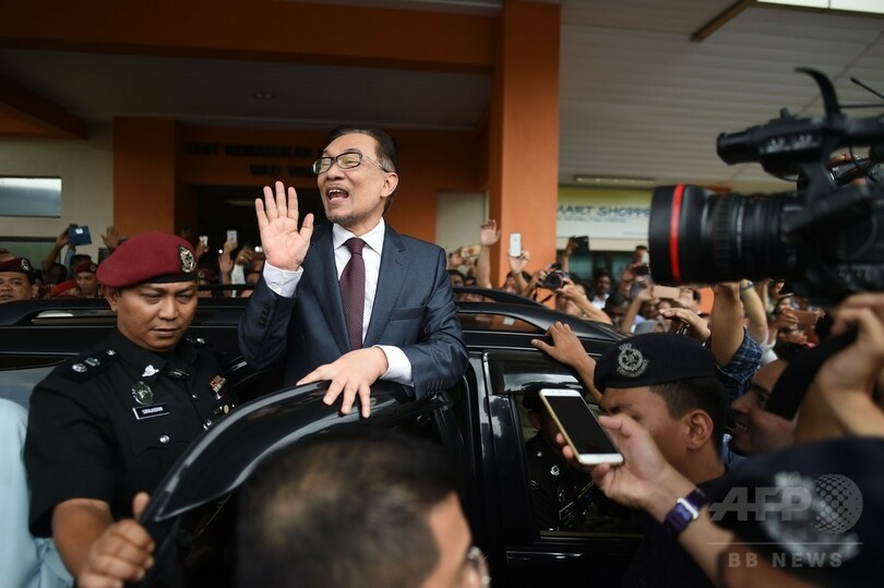 マレーシアのアンワル元副首相、恩赦で釈放 同性愛行為で服役