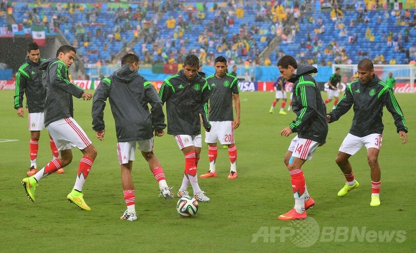 メキシコがカメルーンに勝利、ペラルタが決勝点