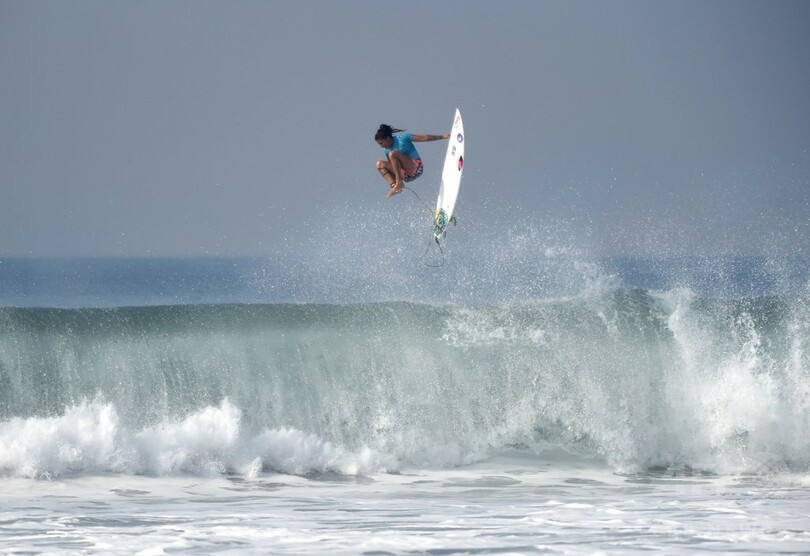 バリ島クラマスビーチでサーフィン大会