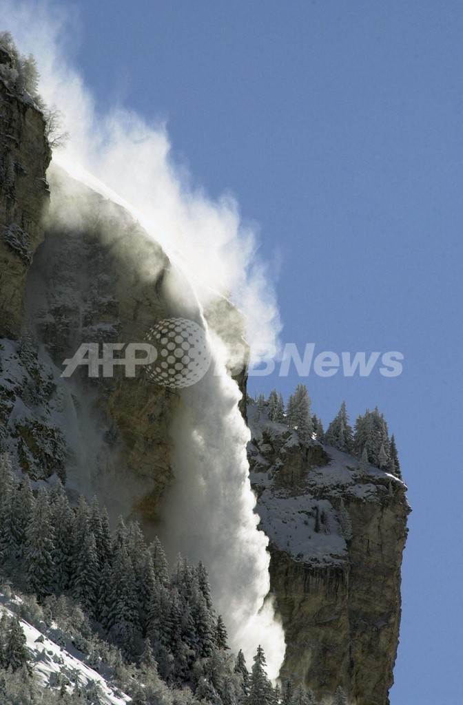 中央アジアのタジキスタンで雪崩が発生、16人死亡