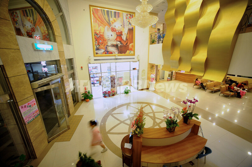 台湾で人気のハローキティ病院、壁から看護師までキティだらけ