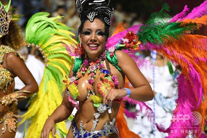 ダンスと音楽で競い合う 世界最長のカーニバル ウルグアイ 写真43枚 国際ニュース Afpbb News