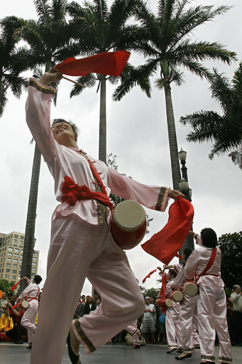 ブラジルの中国系移民が旧正月前夜祝う 写真14枚 国際ニュース：AFPBB News