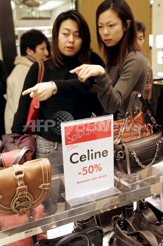 フランスで免税品を買う観光客、国別1位は中国人 フランスで免税品を買う観光客、国別1位は中国人