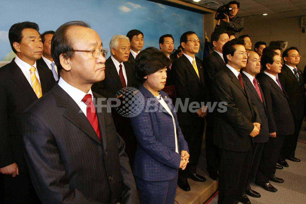 与党・ウリ党から23人が大量離党、新党結成へ 韓国 写真2枚 国際ニュース:AFPBB News