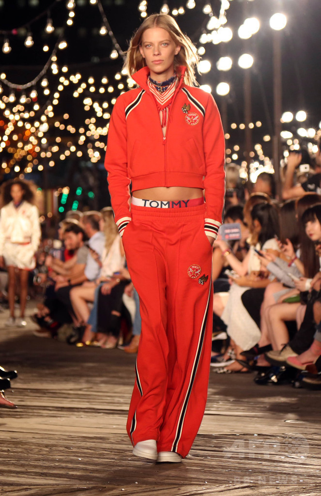 「トミー ヒルフィガー」17年春夏