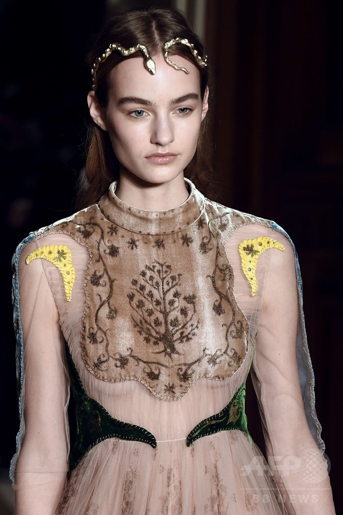 「ヴァレンティノ」16年春夏オートクチュール