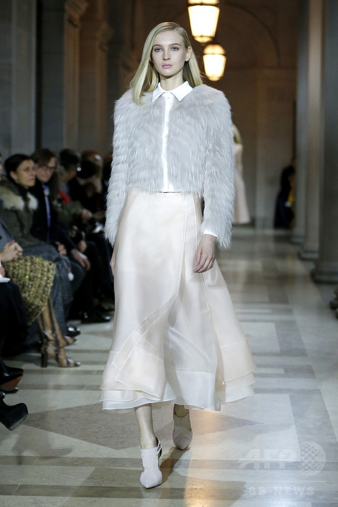 「キャロリーナ ヘレラ」16/17年秋冬コレクション