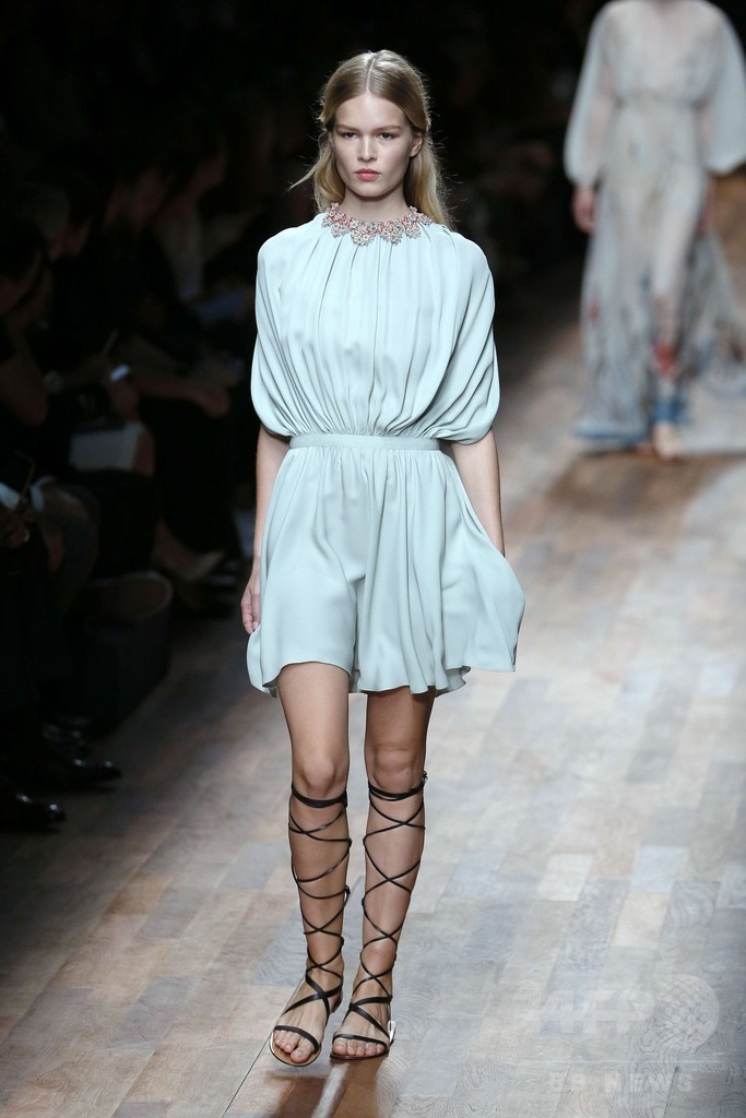 18世紀の貴族によるグランドツアーがコンセプト、「ヴァレンティノ」15年春夏