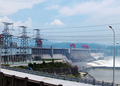 中国・湖北（Hubei）省の長江（揚子江、Yangtze River）にある三峡ダム（Three Gorges Dam、2012年7月4日撮影）。(c)AFP