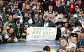 写真は地区優勝を喜ぶイーグルスのファン。(c)AFP/Getty Images Jim McIsaac