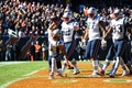 18NFL第7週、シカゴ・ベアーズ対ニューイングランド・ペイトリオッツ。得点を喜ぶジュリアン・エデルマン（左）らニューイングランド・ペイトリオッツの選手（2018年10月21日撮影）。(c)Stacy Revere / GETTY IMAGES NORTH AMERICA / AFP