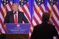 米ニューヨークでの記者会見で、記者の質問に答えるドナルド・トランプ次期米大統領（2017年1月11日撮影）。(c)AFP/Timothy A. CLARY