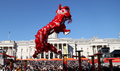 英ロンドンのトラファルガー広場で披露された獅子舞（2025年2月2日撮影）。(c)Xinhua News