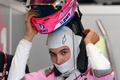 18F1第15戦シンガポールGPの練習走行に備えるフォースインディアのエステバン・オコン（2018年9月14日撮影）。(c)Manan VATSYAYANA / AFP