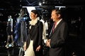 東京・六本木のリステア ミッドタウン（RESTIR）で開催されたヴァレンティノ（VALENTINO）08/09年秋冬コレクション展示オープニングパーティーに出席したクリエイティヴ・ディレクターのアレッサンドラ・ファッキネッティ（Alessandra Facchinetti、2008年5月29日撮影）。(c)Valentino