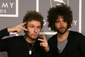 写真は、会場に到着したハードロック・バンド、ウルフマザー（%%Wolfmother%%）のメンバー。(c)AFP/Getty Images Frazer Harrison