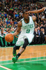 13-14NBA、ボストン・セルティックス（Boston Celtics）対ブルックリン・ネッツ（Brooklyn Nets）。ドライブを仕掛けるボストン・セルティックスのレイジョン・ロンド（Rajon Rondo、2014年1月26日撮影）。(c)AFP/Getty Images/NBAE/Steve Babineau