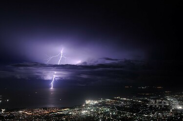 落雷、気候変動で2100年までに50%増も 米研究 写真1枚 国際ニュース