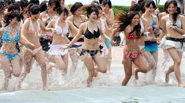 大磯ロングビーチでプール開き 写真3枚 国際ニュース：AFPBB News