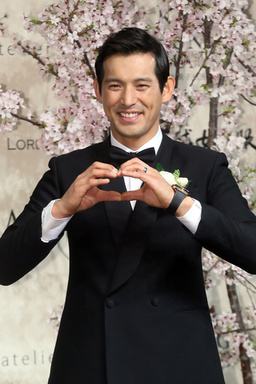 俳優のオ ジホ 年下の一般女性と結婚 写真8枚 ファッション ニュースならmode Press Powered By Afpbb News